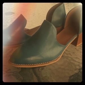 Brand New dress closed-toe sandal